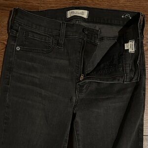 Madewell 9 inch high rise Skinny Jeans - faded black distressed knees